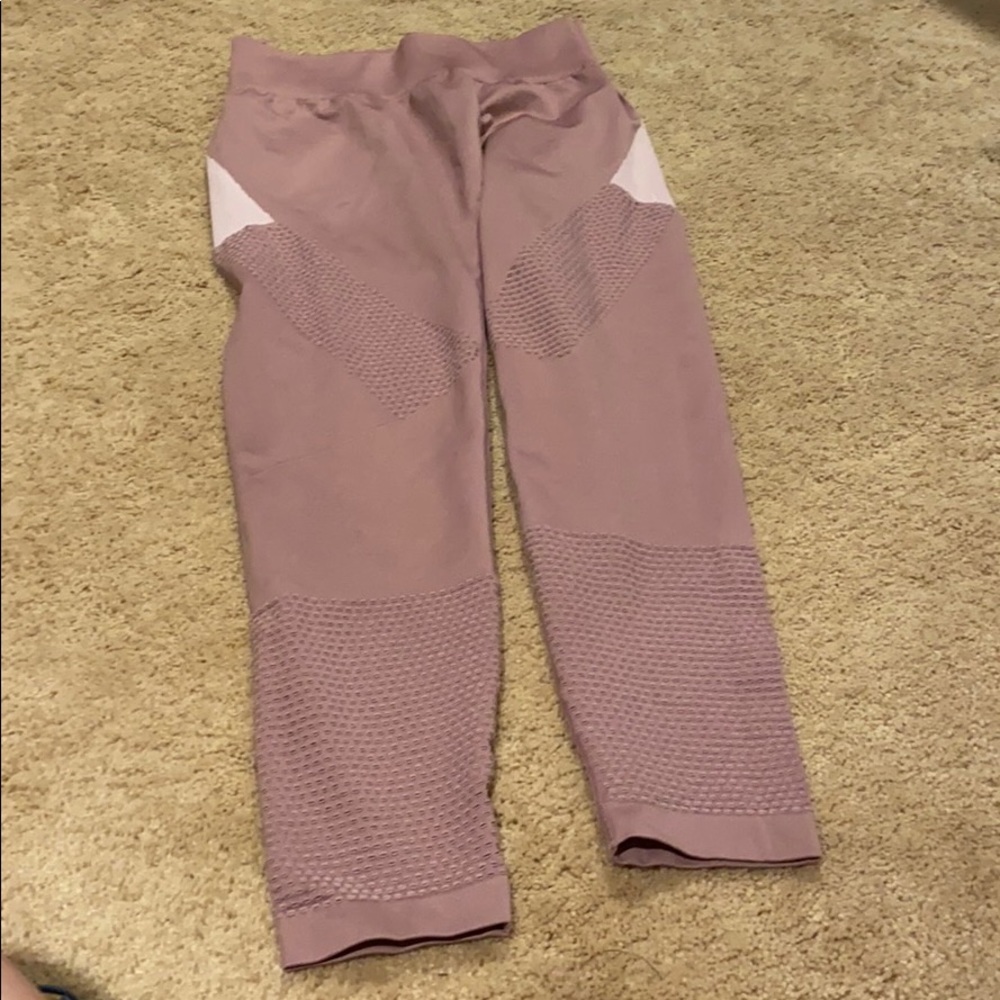 Demi lovato’s fabletics leggings